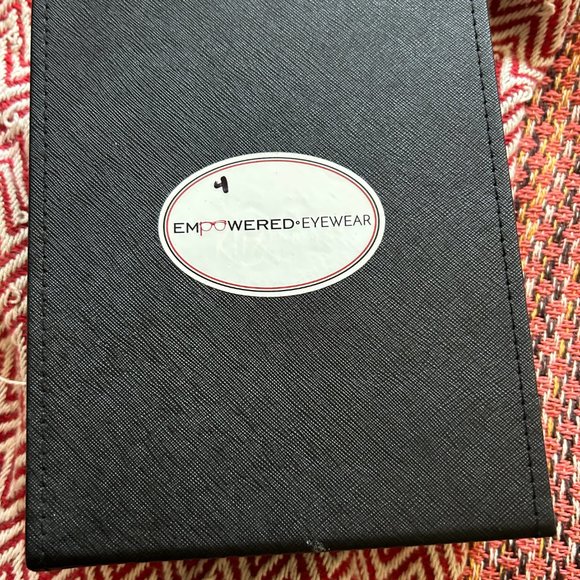 Empowered high-end prescription glasses frames - Picture 4 of 4